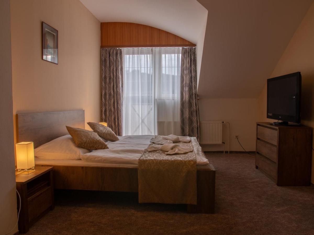 Hotel Pizzeria Istria Velké Losiny Kültér fotó